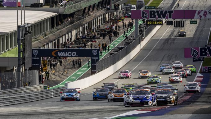 IJzersterke Robert de Haan houdt titelstrijd spannend; voorste startrij voor Team GP Elite voor Race 14 + UITSLAG