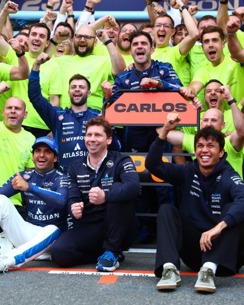 Carlos Sainz schrijft geschiedenis: podium met de drie meest iconische F1-teams; wie doet dat hem na?