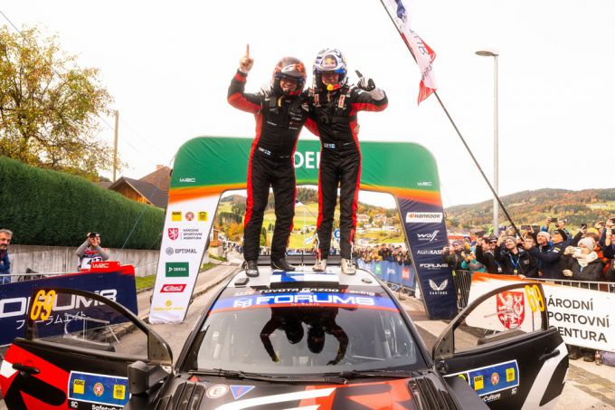 Rovanpera wint in Centraal-Europa terwijl Toyota de vijfde WRC-titel op rij behaalt; drama voor Neuville + UITSLAG
