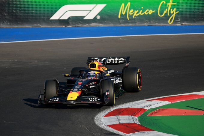 Max Verstappen toont snelheid en rookies maken indruk tijdens veelbelovende openingsdag in Mexico-Stad
