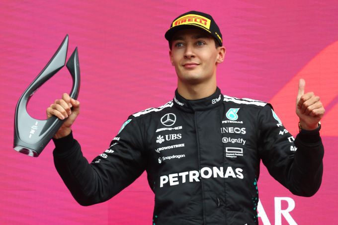 George Russell ruikt zijn kans: “Met Mercedes mijn beste kans om wereldkampioen te worden”