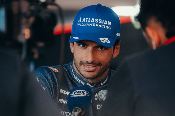 Carlos Sainz zal in Mexico meteen in de aanval moeten om plekken goed te maken