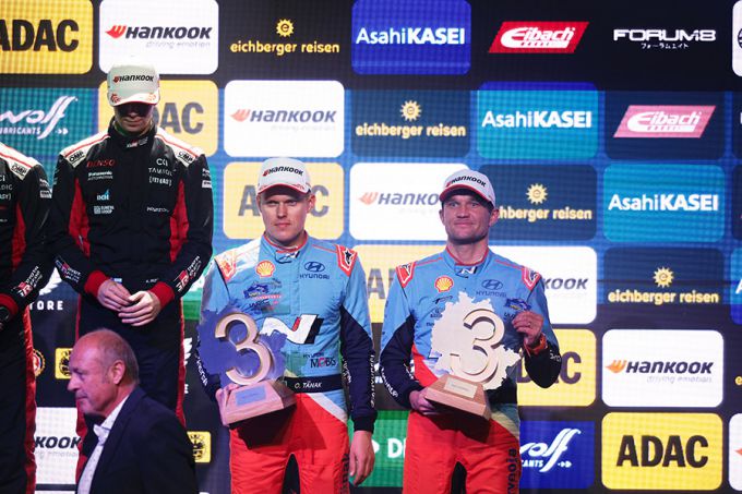 VIDEO - Snel naar Japan, want Hyundai behoudt hoop na wrang maar verdiend podium na zware Central European Rally