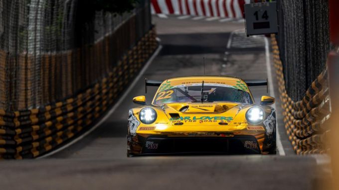 FOTO'S - Porsche pakt knap podium in hectische Macau-race vol crashes, kansen en pure race-intensiteit