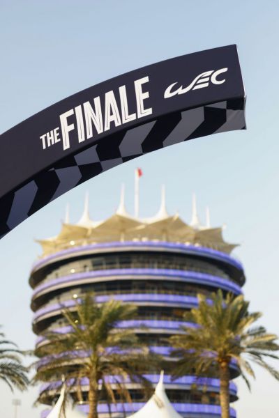 FOTO'S - Ferrari, Toyota en Porsche nek-aan-nek in zinderende FIA WEC Bahrein-finale: wie pakt de wereldtitel? + UITSLAG