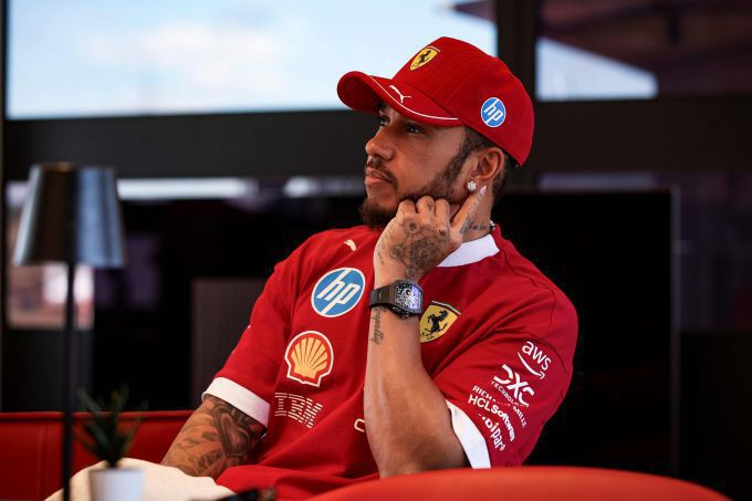 Schumacher schokt de F1-paddock: "Bearman kan Hamilton sneller vervangen dan Ferrari wil toegeven"
