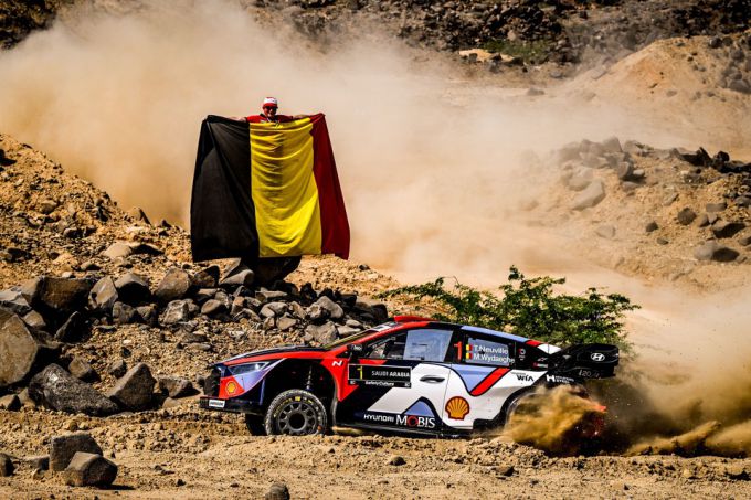 Ott Tanak knalt naar voren in spectaculaire WRC-opener onder lichten van Jeddah + UITSLAG