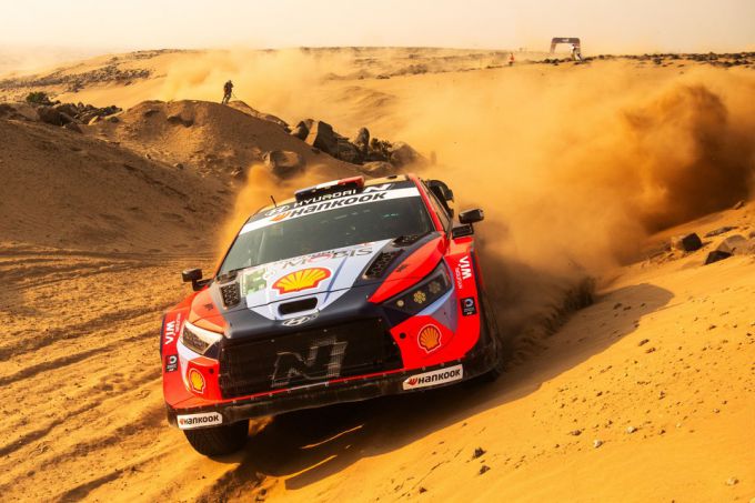Fourmaux grijpt de macht in Rally Saudi Arabia terwijl Ogier voorsprong neemt in spannende titelstrijd + UITSLAG