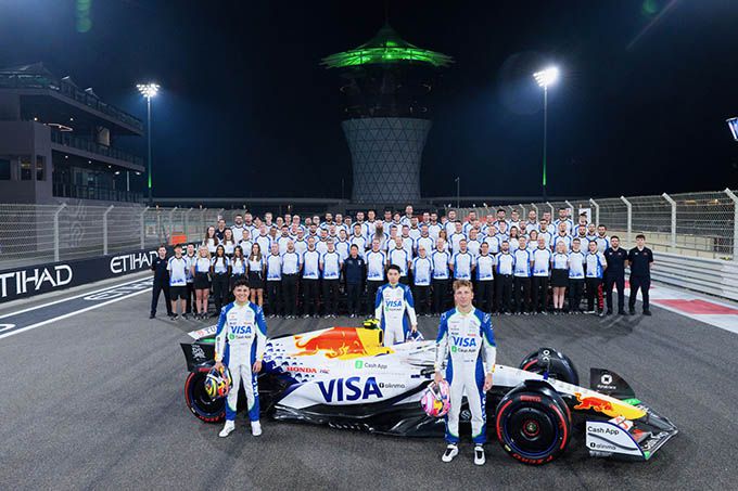 Visa_Cash_App_Racing_Bulls_team_foto