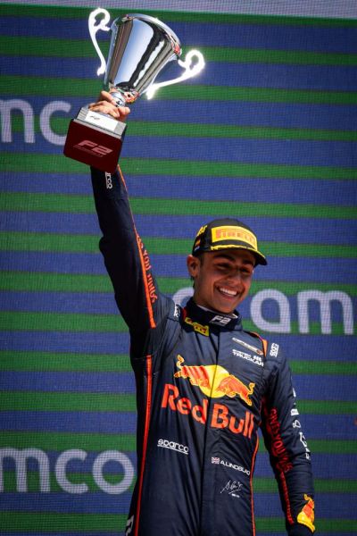 Oliver Bearman schetst harde realiteit voor Arvid Lindblad als enige rookie in het Formule 1-seizoen 2026