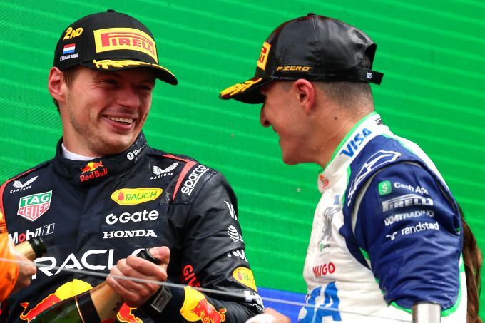 Isack Hadjar schrikt niet van uitdaging naast Max Verstappen en zet alles op alles: "Want de auto is nog niet af"