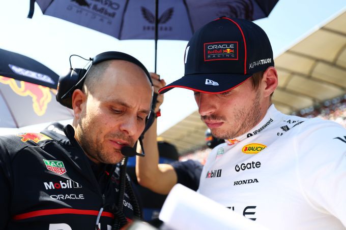 Max Verstappen breekt lans voor trouwe rechterhand Lambiase in zwaar en emotioneel Formule 1-seizoen