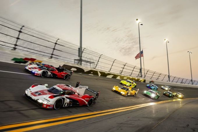 FOTO'S - Porsche wil Daytona-drie op rij pakken met nieuwe rijders, verbeterde 963’s en gemotiveerde 911-klantenteams