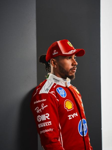 Lewis Hamilton over eerste Ferrari-testdag met SF-26 in Barcelona ondanks regen en uitdagende omstandigheden