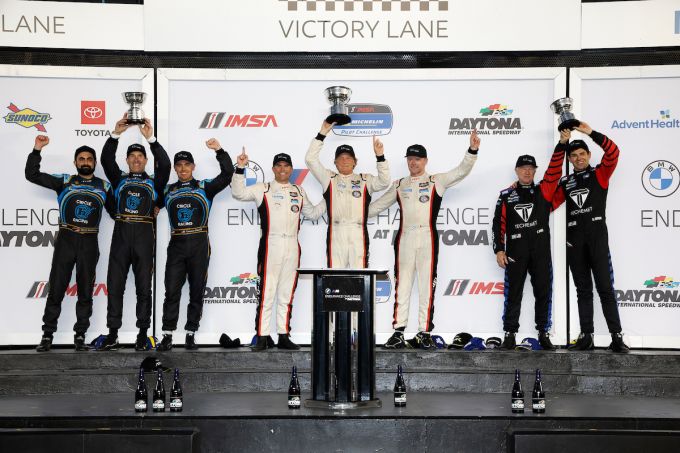 Daan Arrow en Bryce Ward vechten zich naar een indrukwekkende P3 in de IMSA Michelin Pilot Challenge
