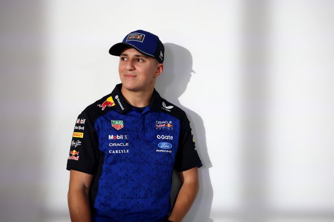 Red Bull RB22 intro Michigan Central Station Detroit Laurent Mekies Jim Farley Max Verstappen Isack Hadjar Foto RBCP 5