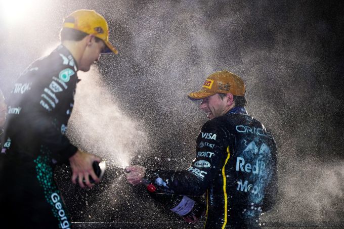 Mogelijke Verstappen-transfer naar Mercedes kan coureursmarkt opschudden, Russell toont begrip en rust