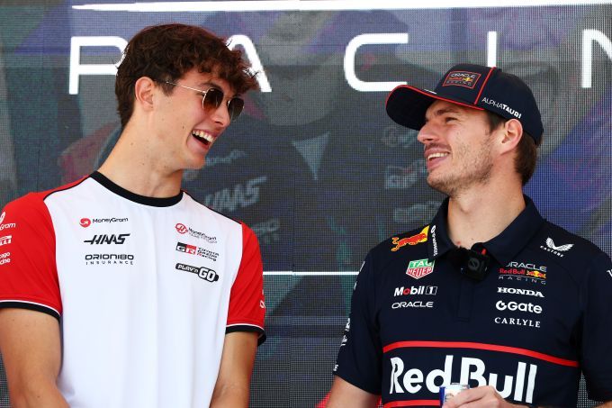 Max_Verstappen_en_Oliver_Bearman
