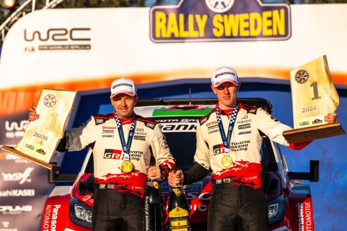 VIDEO - De hoogtepunten van de sneeuwrijke WRC Rally Sweden 2026 met Evans en Toyota in de hoofdrol