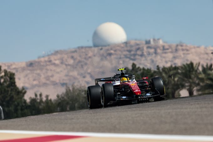 Ferrari met nieuwe motor naar Bahrein terwijl Max Verstappen en Red Bull sleutelfiguren zien vertrekken