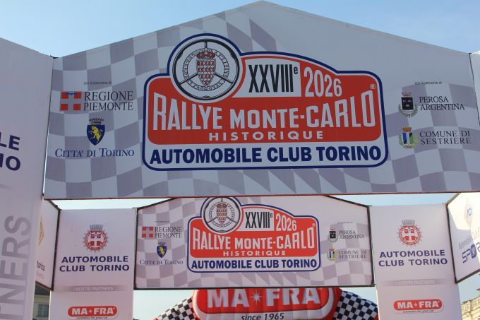 FOTO'S - Sneeuw, bergen en iconische rallywagens: Monte-Carlo Historique brengt verleden en heden samen