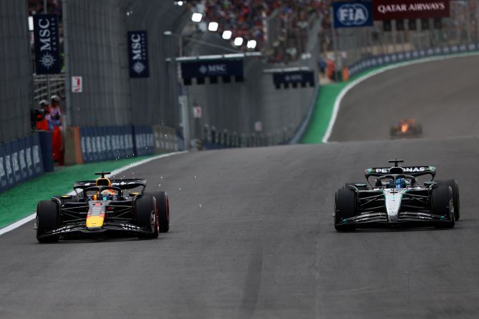Max Verstappen en George Russell F1 Red Bull Mercedes foto Red Bull Content Pool