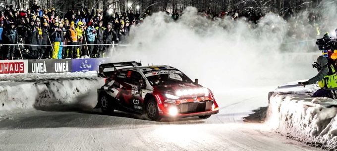 Oliver Solberg zet ijzig Zweden op z’n kop met sensationele thuiszege in spectaculaire openingsproef