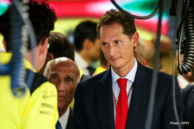 Ferrari stort in ondanks superster Hamilton, CEO John Elkann ziet fouten en belooft genadeloze comeback