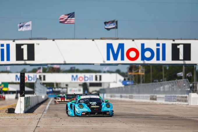 Morris Schuring toont snelheid en klasse in Sebring maar mist overwinning na dramatische uitval in slotuur