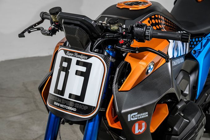 Custom Power Roadster: BMW R 1300 R Superhooligan