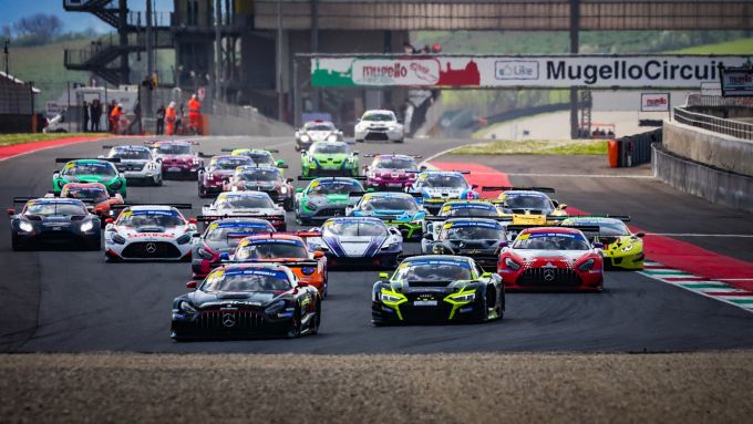Meerdere kanshebbers en voortdurende incidenten maken Michelin 12H Mugello tot waar racespektakel