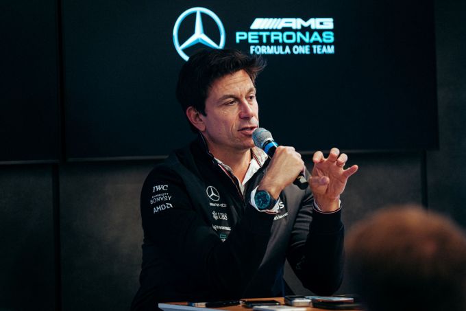 Geen Max Verstappen bij Mercedes volgens Toto Wolff die opnieuw lovend is over Russell en Antonelli