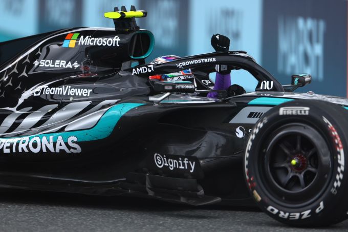 George Russell en Andrea Kimi Antonelli F1 Mercedes-AMG W17 EVO foto 6