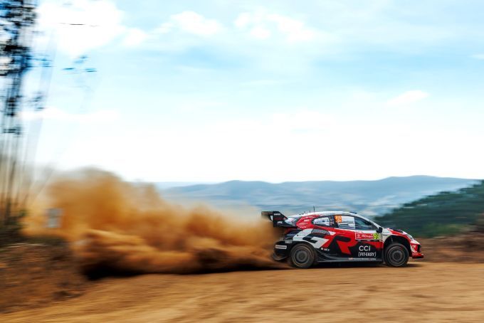 FOTO’S - Solberg pakt leiding na spectaculaire openingsdag Rally Portugal vol spanning en minimale tijdsverschillen + UITSLAG