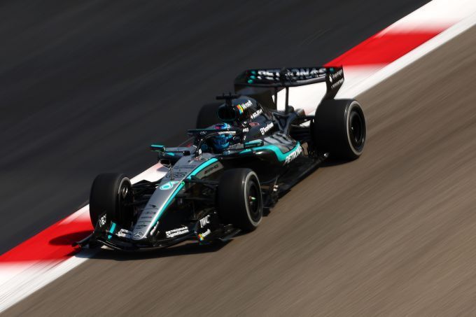 George Russell en Andrea Kimi Antonelli F1 Mercedes-AMG W17 EVO foto 5