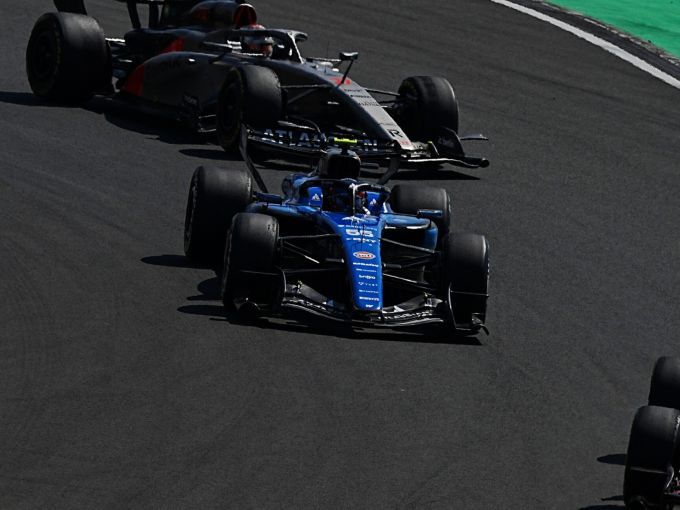 FIA onderzoekt nieuwe achterlichten voor duellerende F1-auto’s: drie kleuren moeten energie en veiligheid verbeteren