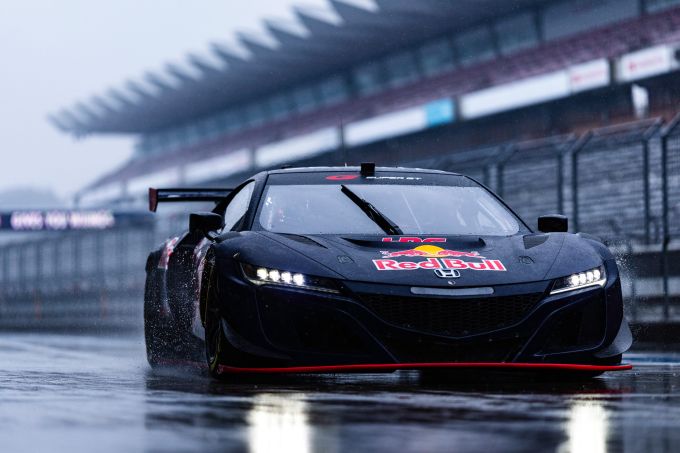 Verstappen rijdt in SuperGT op Fuji
