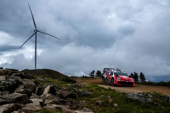 FOTO'S - Rally Portugal ontaardt in modderfestival, Sebastien Ogier blijft iedereen de baas + UITSLAG