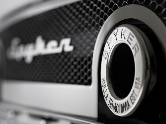 Driemaal is scheepsrecht: Spyker herrijst opnieuw uit de as met bizarre comeback en brute V8-supercar met 800 pk