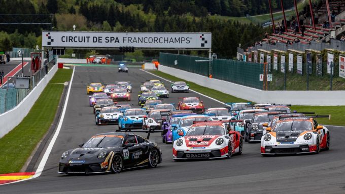 Porsche Sixt Carrera Cup Deutschland vol startveld in Spa