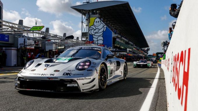 De 94e editie 24 Uur van Le Mans Porsche AG Manthey Racing Porsche 911 GT3 R foto 2