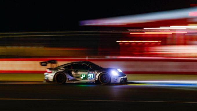 De 94e editie 24 Uur van Le Mans Porsche AG Manthey Racing Porsche 911 GT3 R foto 6