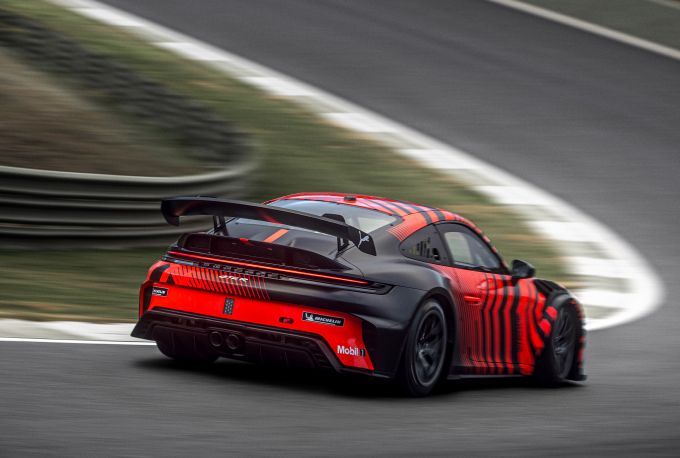 Porsche onthult 911 GT4 R wereldwijde klantensport 7