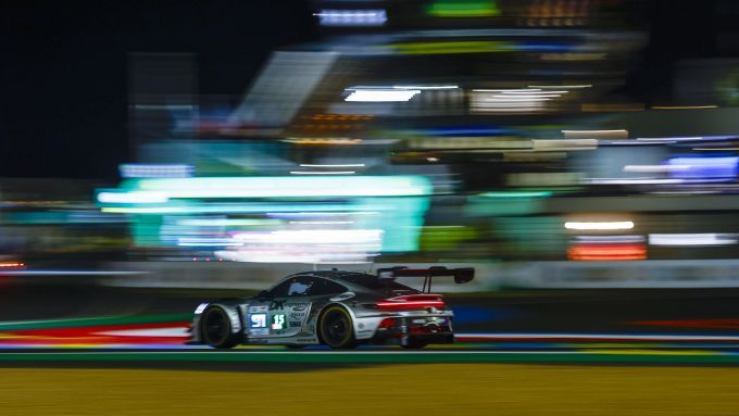 De 94e editie 24 Uur van Le Mans Porsche AG Manthey Racing Porsche 911 GT3 R foto 8