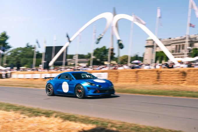 ALPINE A110 Future viert première op Goodwood FOS