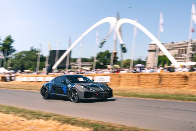 ALPINE A110 Future viert première op Goodwood FOS