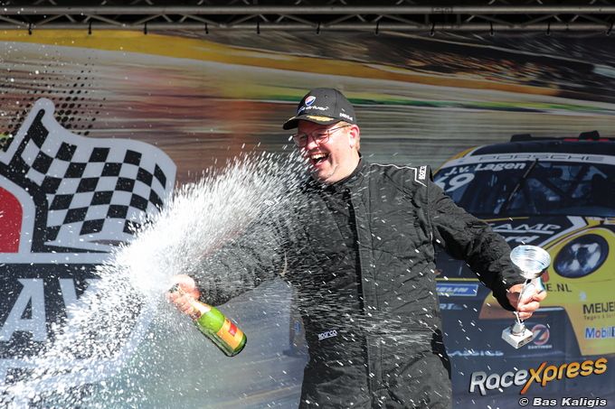 Champagne douche Jeroen Juffermans